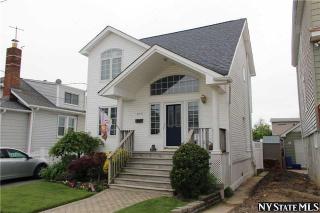 270 Arthur St, Freeport, NY 11520-5610