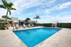 225 1st St, Delray Beach FL  33444-3774 exterior