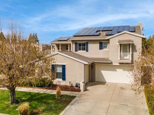 2075 Merlot Dr, Morgan Hill CA  95037-3883 exterior