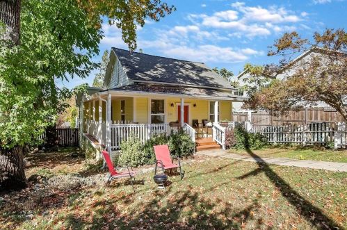326 Pleasant St, Grass Valley, CA 95945-6606