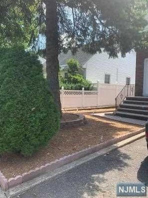 10 Philip Ave, Elmwood Park NJ  07407-1540 exterior