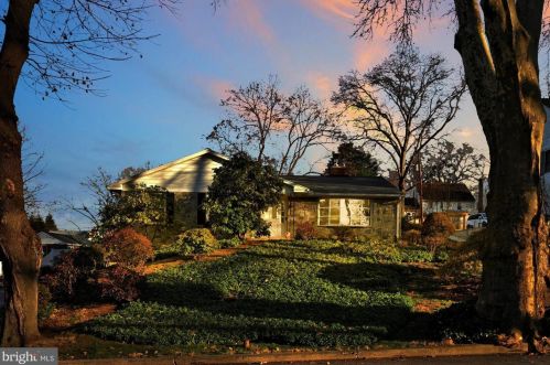 325 School Ln, Lancaster, PA 17603-4925