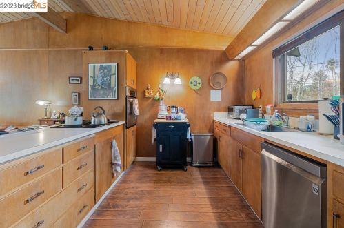 8 Rae Dr, Orinda CA  94563-4360 exterior