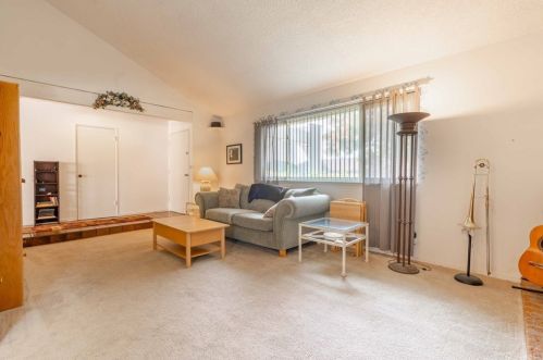 1954 Claudia Ave, Simi Valley CA 93065-3642 exterior