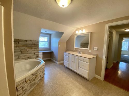 8441 Dunham Rd, Mount Vernon OH  43050-8572 exterior