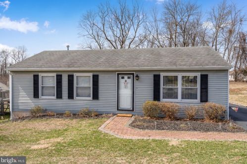 42 Casselberry Dr, Norristown, PA 19403-2150