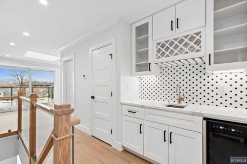 59 Lawton Ave, Cliffside Park NJ  07010-3023 exterior