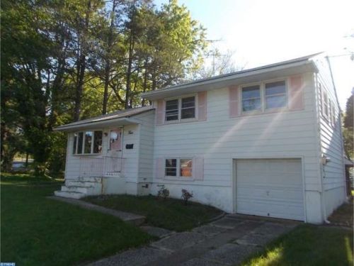 4 Trinity Pl, Barrington, NJ 08007-1445