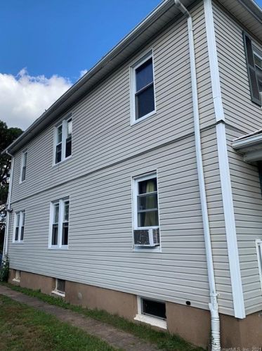 19 Trumbull St, Manchester, CT 06040-3931