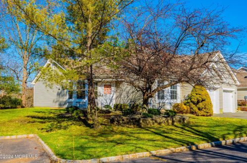 52 Perri Rd, East Freehold NJ  07728-4140 exterior