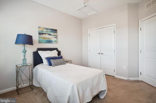 1739 Rockledge Ter, Woodbridge VA  22192-2512 exterior