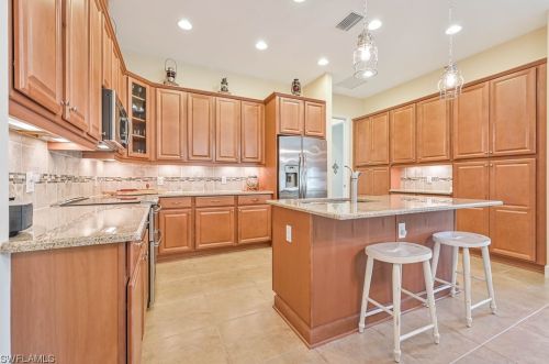 9137 Isla Bella Cir, Bonita Springs FL  34135-7198 exterior