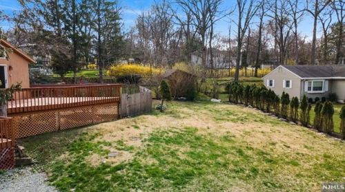 17 Hickory Dr, Oakland NJ  07436-2519 exterior