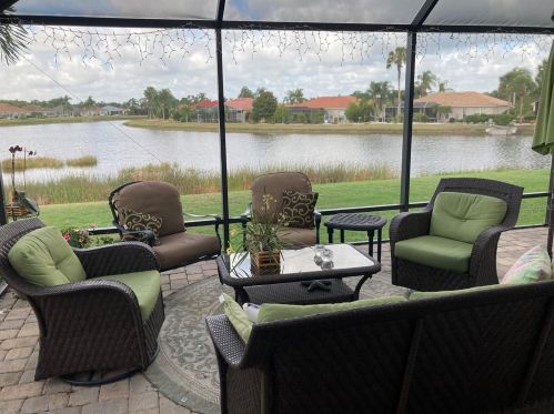 2210 Platinum Dr, Ruskin, FL 33573-4404