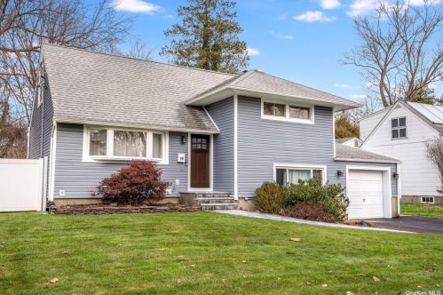 19 Lancaster Pl, Huntington Station, NY 11746-4221