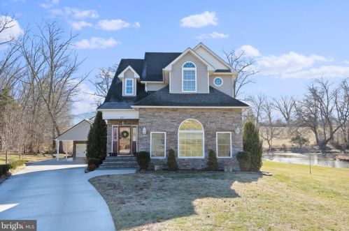 52 Oak Crest Dr, Richmond National Battlefiel VA  22835-1579 exterior