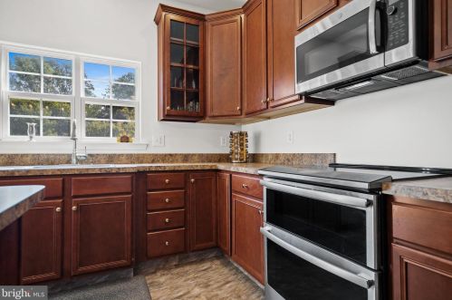 13 Victoria Dr, Swedesboro NJ  08085-3093 exterior