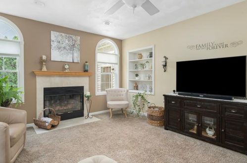 43 Ginger Trl, Coventry RI 02816-8262 exterior