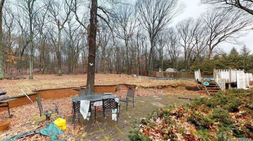 159 Dix Hills Rd, Huntington Station, NY 11746-4604