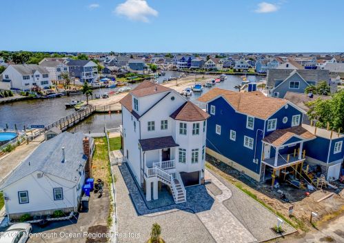 51 Waterway Ct, Bricktown, NJ 08723-7446