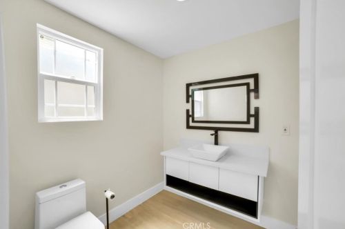 11512 La Maida St, North Hollywood CA  91601-4323 exterior