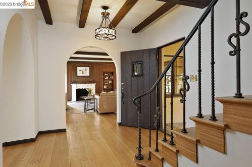 6119 Acacia Ave, Oakland, CA 94618-1818
