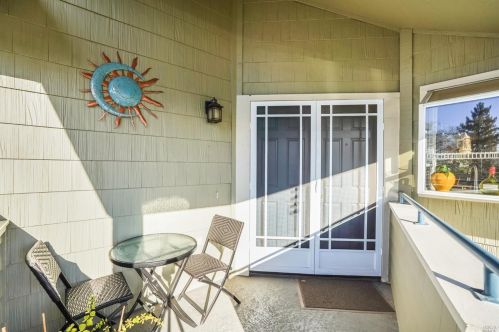2082 Stonefield Ln, Santa Rosa, CA 95403-0951