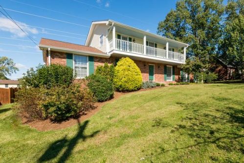 4078 Lake Pkwy, Hermitage, TN 37076-3130