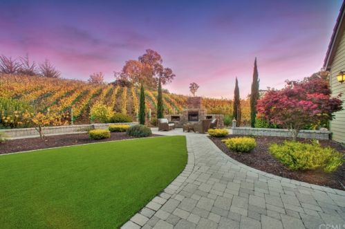 1685 Quiet Oaks Dr, Pismo Beach, CA 93420-5685