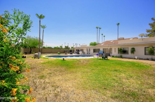 7702 Villa Theresa Dr, Glendale AZ 85308-8092 exterior