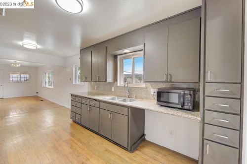 1136 92 Ave, Oakland CA 94603-1358 exterior