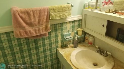 7330 1 Ct, Hollywood FL 33024-7212 exterior