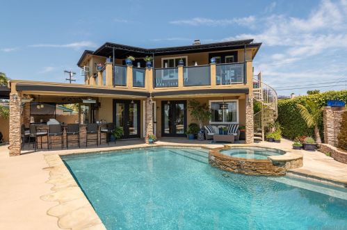 2562 Grandview St, San Diego CA 92110-1031 exterior