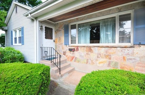 67 Keeney St, Manchester, CT 06040-6425