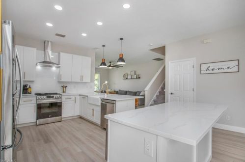 7579 Berkshire Pines Dr, Naples FL  34104-9445 exterior