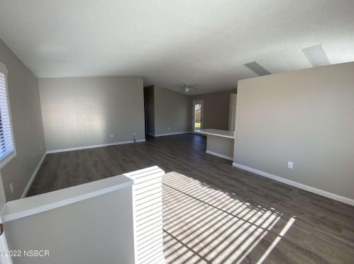 923 Bluejay Dr, Santa Maria, CA 93455-6323