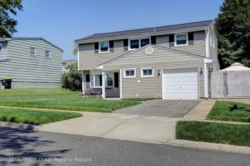 42 Hastings Rd, Old Bridge, NJ 08857-2159