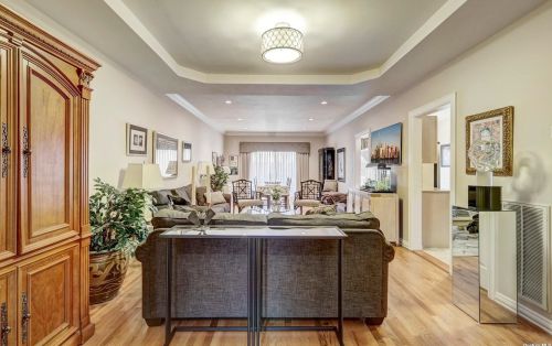 127 Cinnamon Ct, Huntington Station NY  11747-8711 exterior