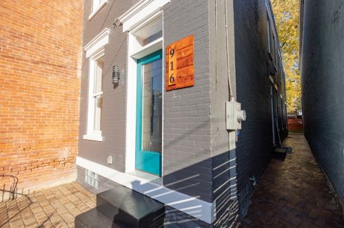 916 Findlay St, Cincinnati, OH 45214-2136