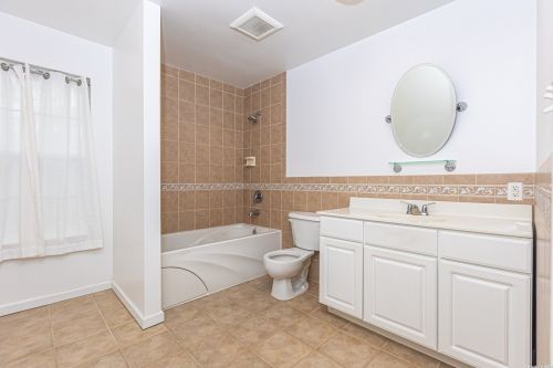 340 45th St, Copiague NY  11726-1017 exterior