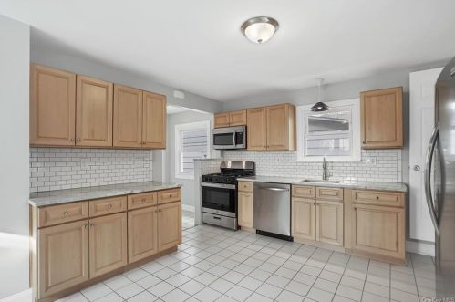 133 Rhodes St, New Rochelle NY  10801-4341 exterior