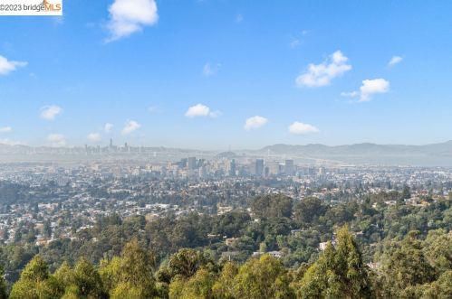 3557 Klamath St, Oakland CA 94602-4126 exterior