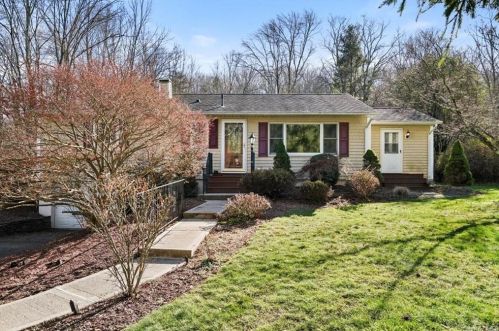 687 Mt Hope Rd, Middletown, NY 10940-7138