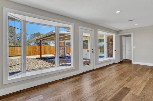 702 Carleton Dr, Richardson TX  75081-5906 exterior