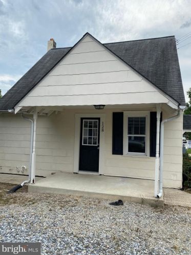 128 Mill Rd, Norristown, PA 19401-1817