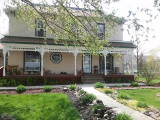 422 Adams St, Genoa Bluff IA  52301-1602 exterior