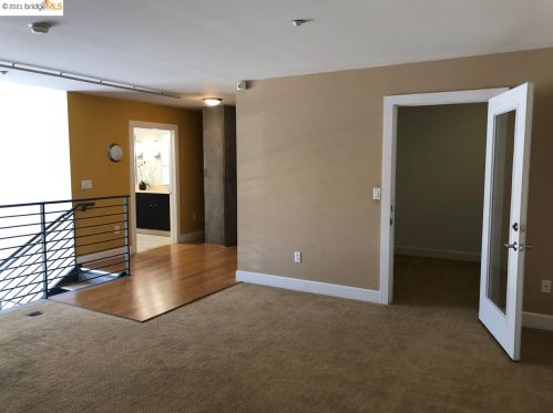 569 9th St, Oakland CA  94607-3833 exterior