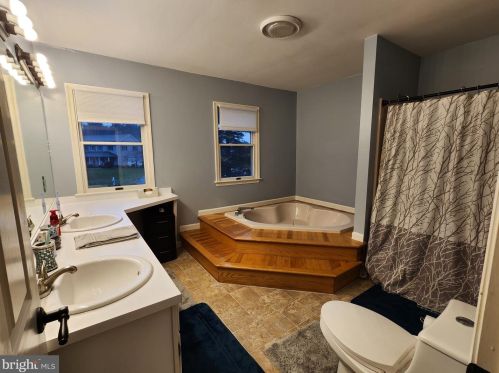 102 Springfield Way, Dover DE  19904-9114 exterior