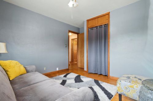 6240 Kinnickinnic Riv Pkwy, Milwaukee WI 53219-3010 exterior