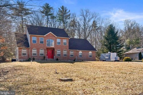 256 Center Rd, Stroudsburg, PA 18360-7723